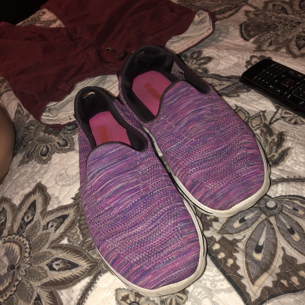 women’s walking shoes